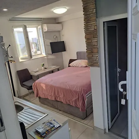 Apartment Stone Split