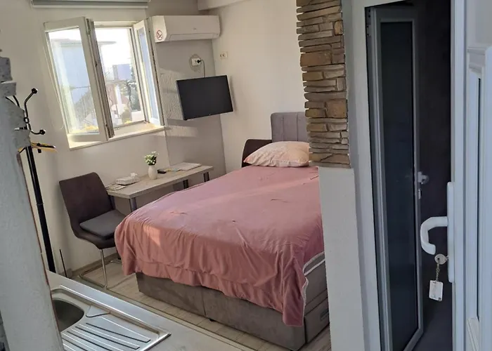 Apartment Stone Split