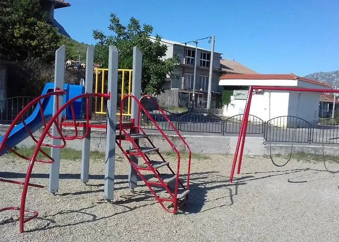 Apartment Stone Split