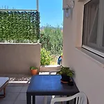 Stone Lägenhet *